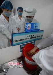 记者全程跟踪 三万英尺上航空餐制作流程